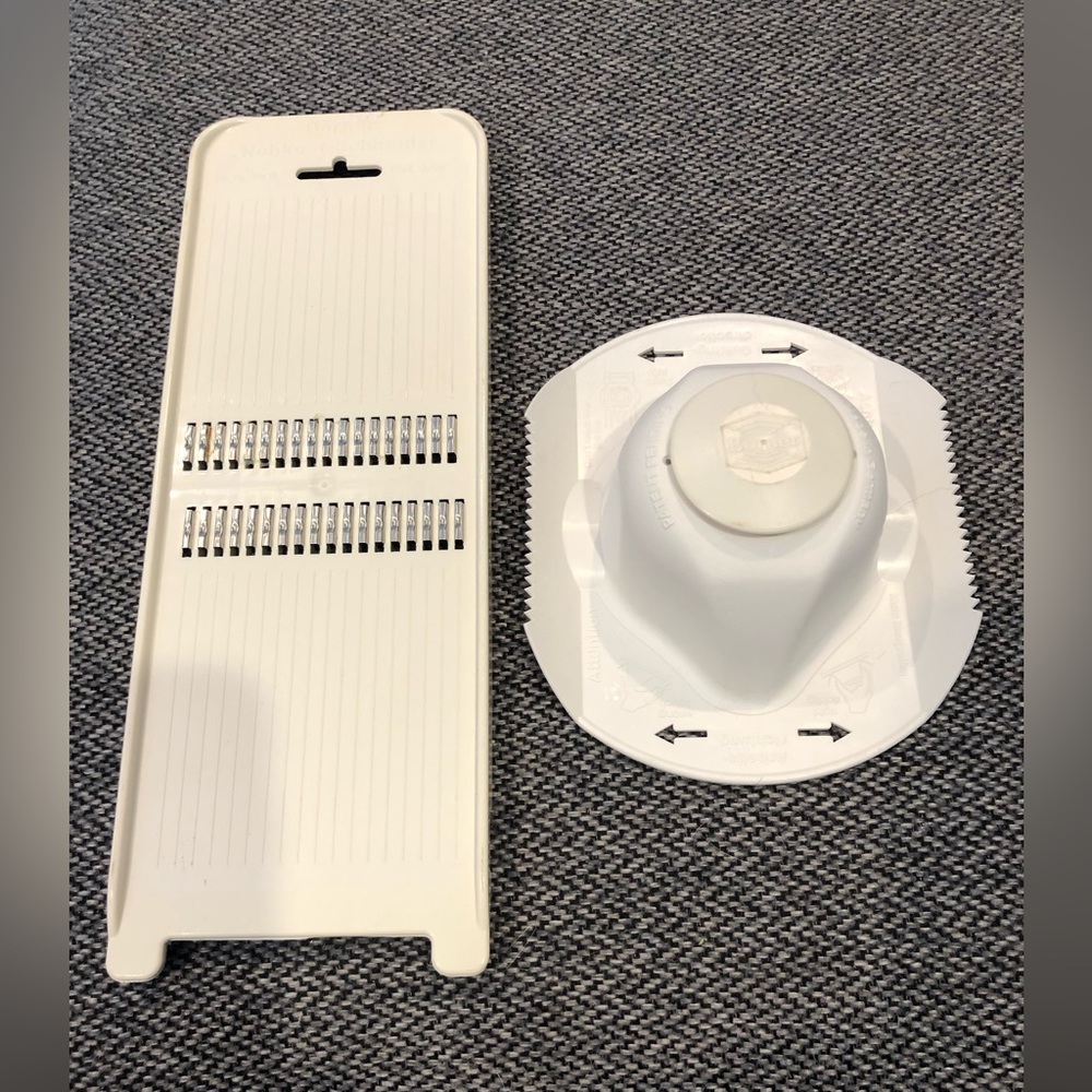 Börner Rohkost-Schneider Julienne Vegetable Shredder With Food Safety Holder